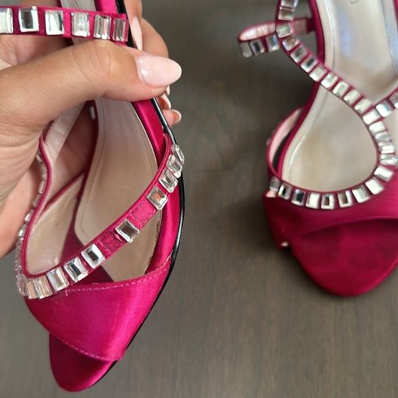Pink heels! - Picture 3 of 4